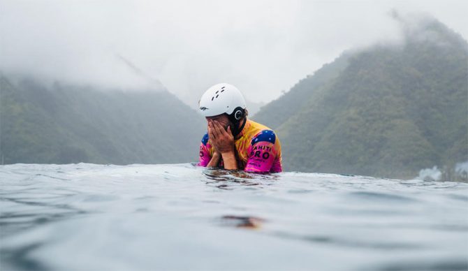 Owen Wright surfing in Teahupoo with helmet on