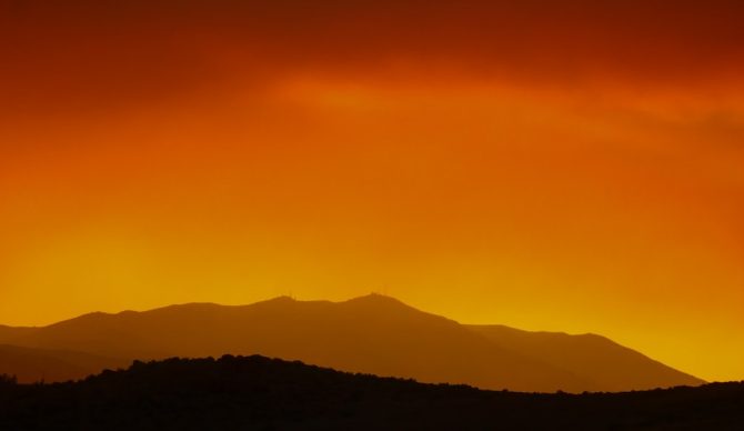 manny becerra via unsplash caldor fire from reno