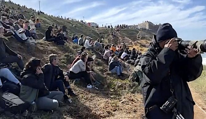 Crowds at Nazare Ho Stevie