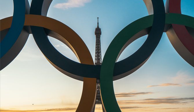 The Olympic Rings and Eiffel tower Photo: Luca Dugaro // Unsplash