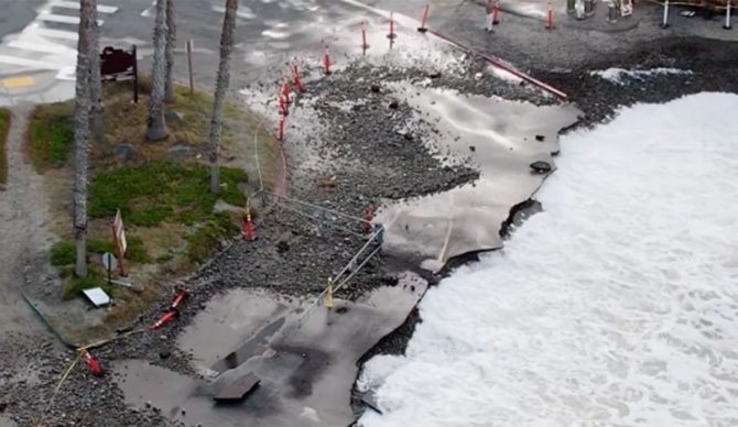 Cardiff Reef parking lot