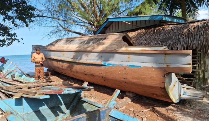 As Wooden Boats Deforest the Mentawais, a Surf Camp Owner Is Devising a Solution