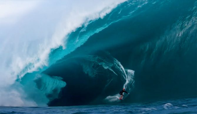 Kauli Vaast surfing Teahupo'o