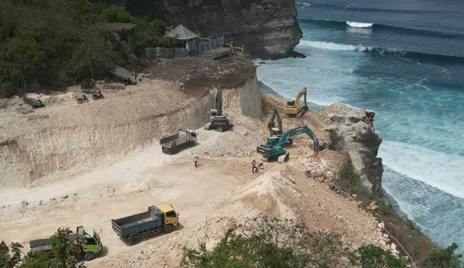 Save the Waves Launches Petition for Environmental Assessment of Uluwatu Cliff Destruction