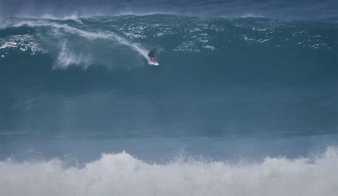 Uluwatu surfing