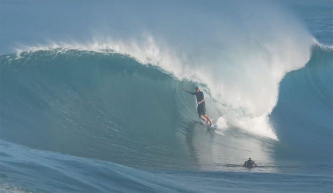 Jamie O'Brien surfing Backdoor Pipeline