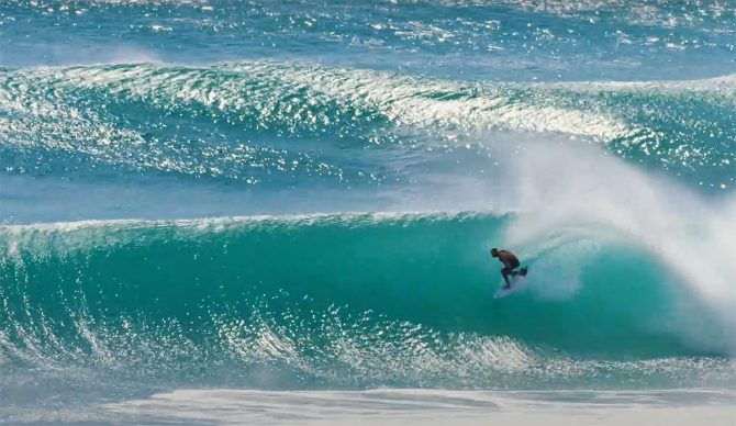 kelly Slater surfing kirra