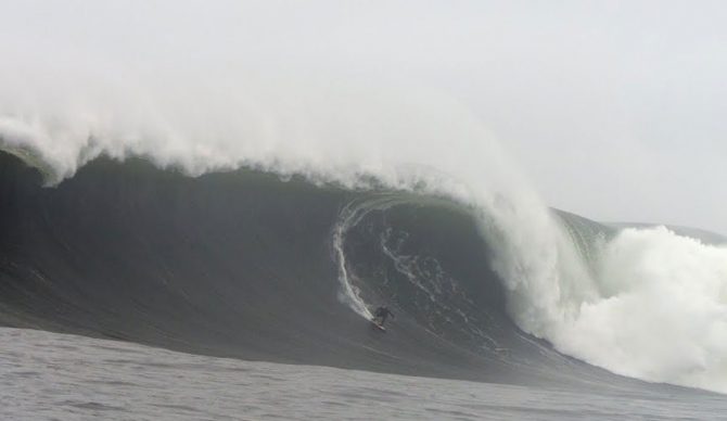 Maverick's surfing